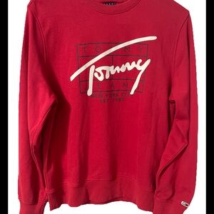 Tommy Jeans Signature Crew Sweatshirt In Bold Red with Graphic Logo. Size Medium